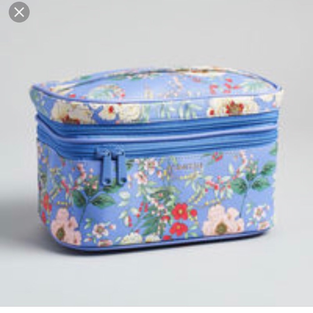 Yumi Kim train case